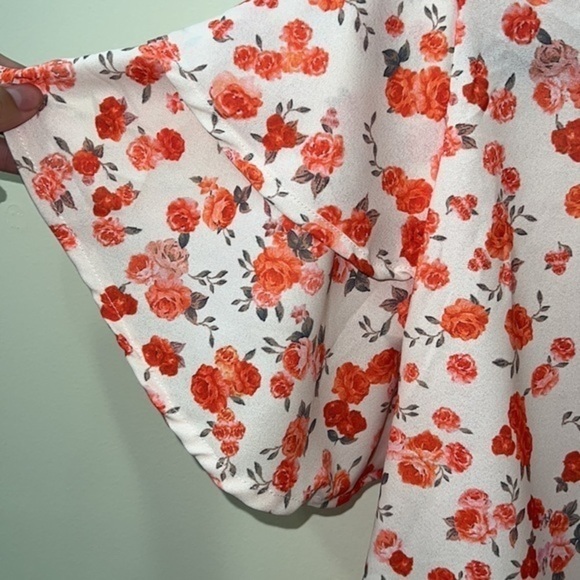 La Mode Floral Flutter Sleeve Blouse Women Size M Orange Rose Print Top NWT - Picture 2 of 6